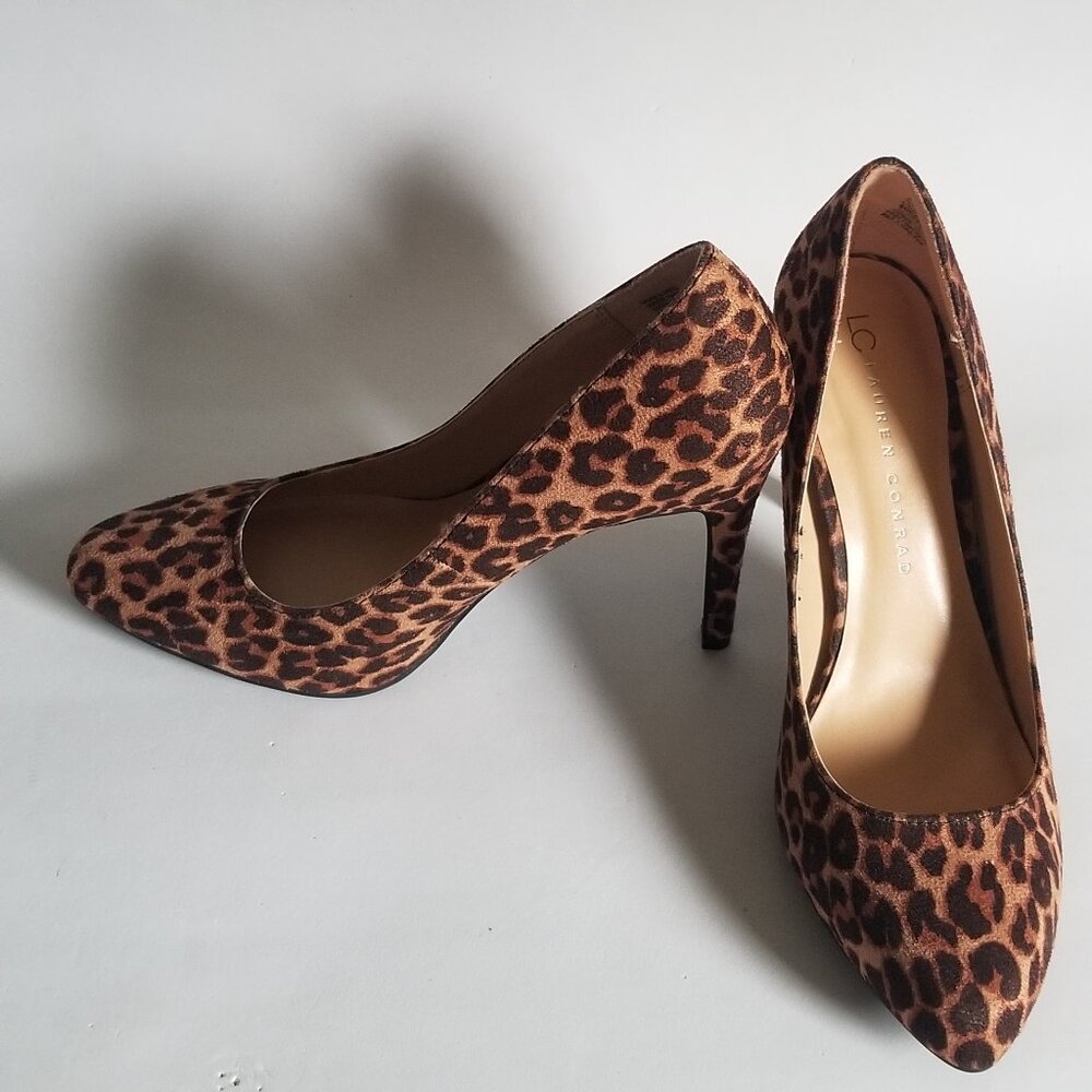 Women's Lauren Conrad leopard print pump Sz8M 3 inch thin heel manmade textile